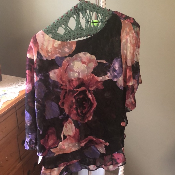 Womens top - Picture 2 of 3